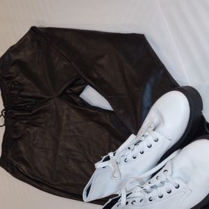 👖👖💗 NWOT BLK LEATHER LIKE JOGGERS SO SOFT 🎉🎉🎉